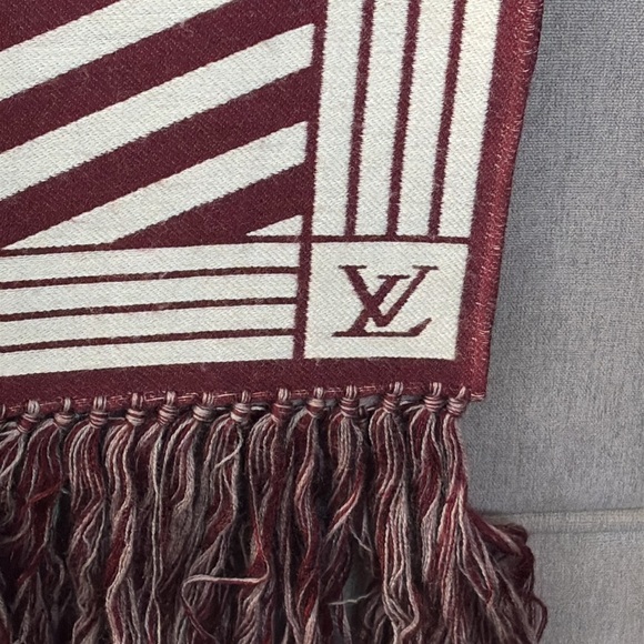 Louis Vuitton Reversible Wool & Silk Muffler Scarf in box - Picture 11 of 14